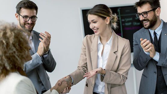 Bild zu Conducting negotiations and discussions successfully