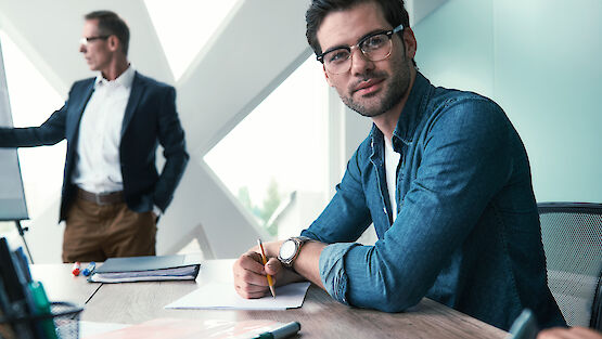 Bild zu Success through charisma